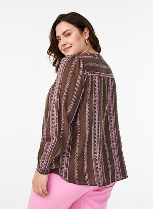 Zizzi Bluse med brodert mønster, Brun, Model image number 2