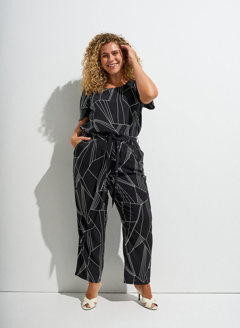 Kortermet bluse i viskose med trykk, Svart, Image image number 0