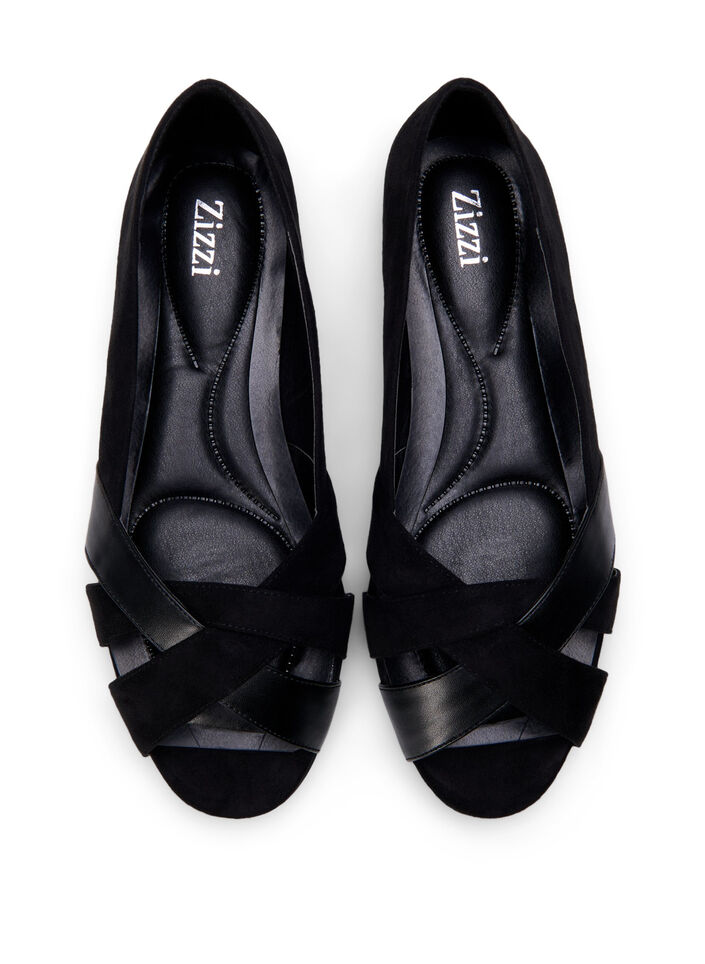 Ballerinasko med spiss tå og bred passform, Black, Packshot