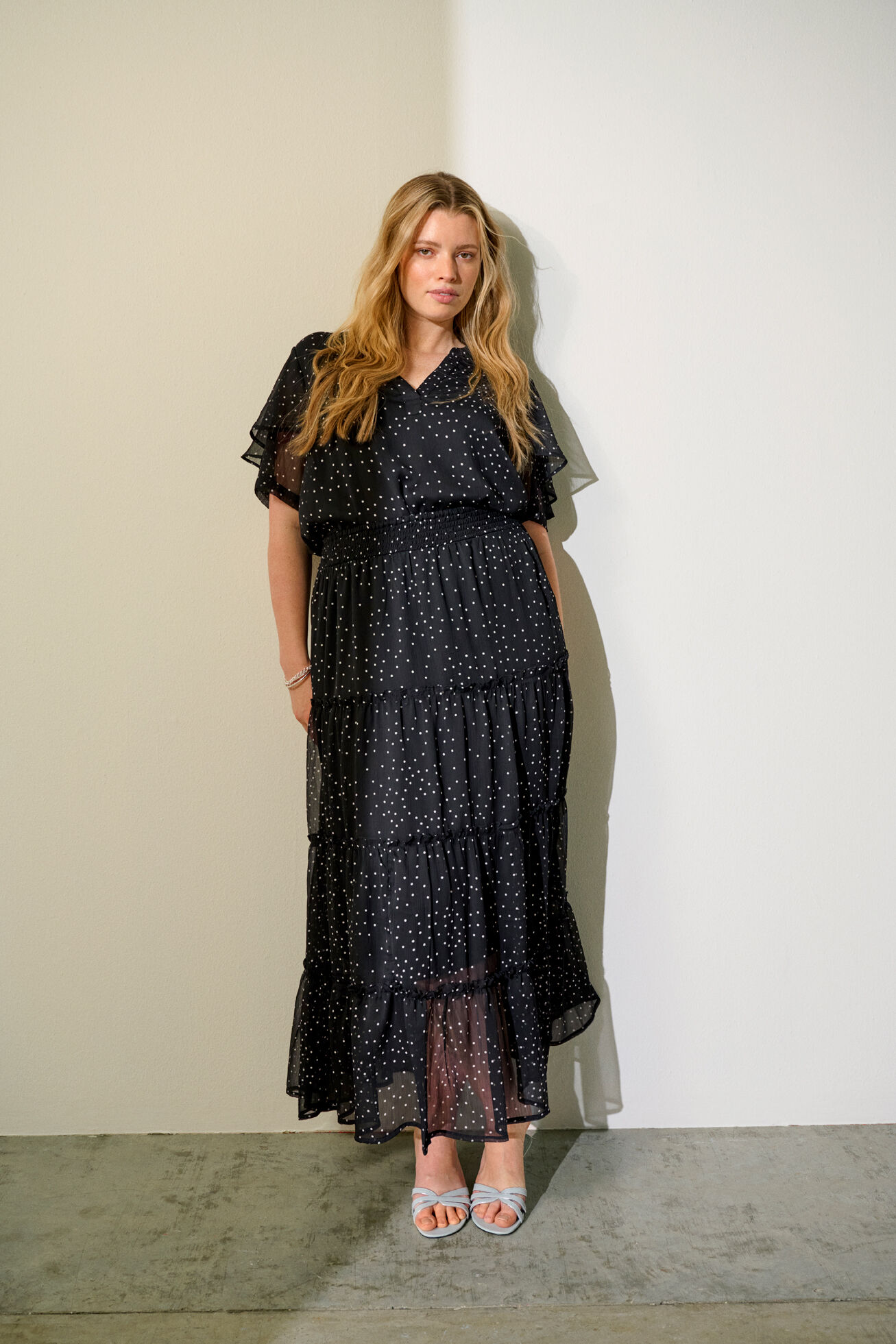 ZizziSvart sett med prikker, , Model