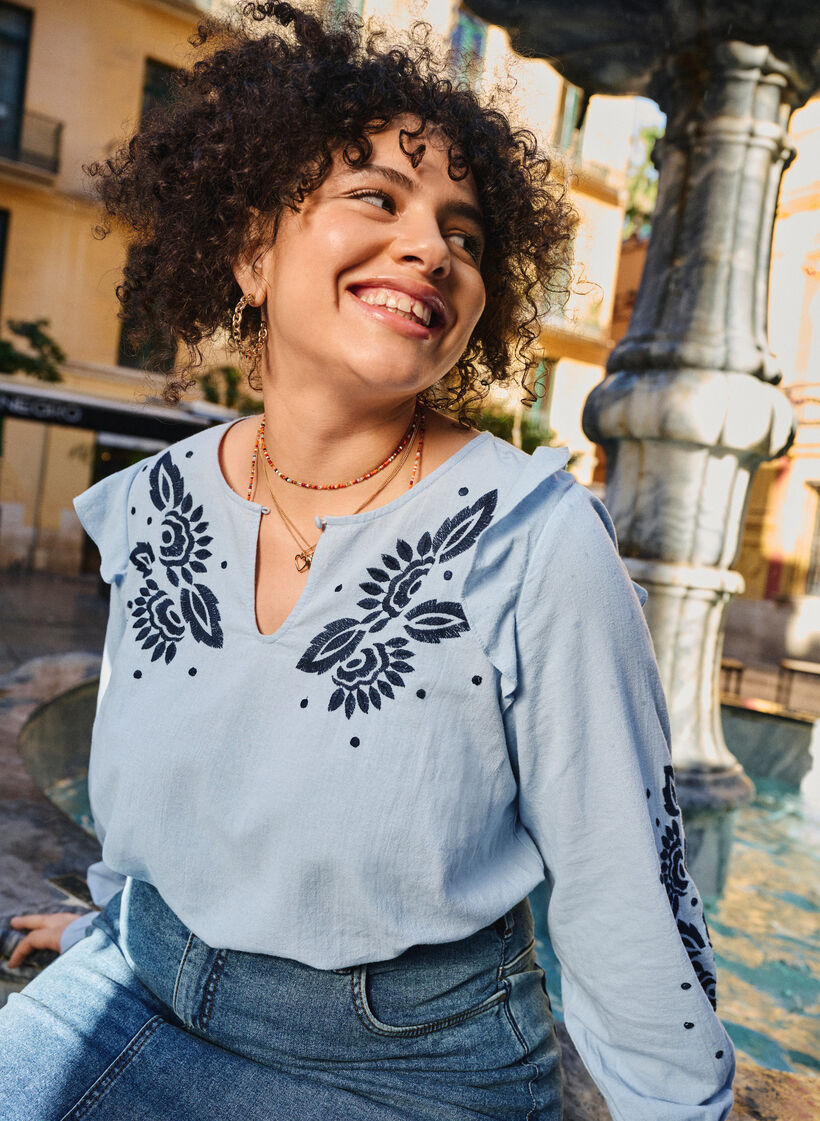 Bomullsbluse med broderi og volanger, Blå, Image image number 0