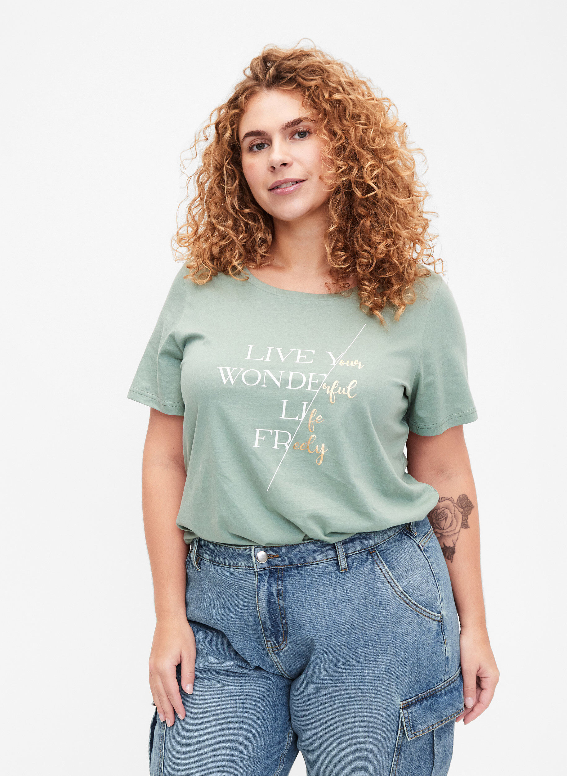 Zizzi Kortermet T-skjorte i bomull med elastisk kant, Chinois G. W. Live, Model image number 0