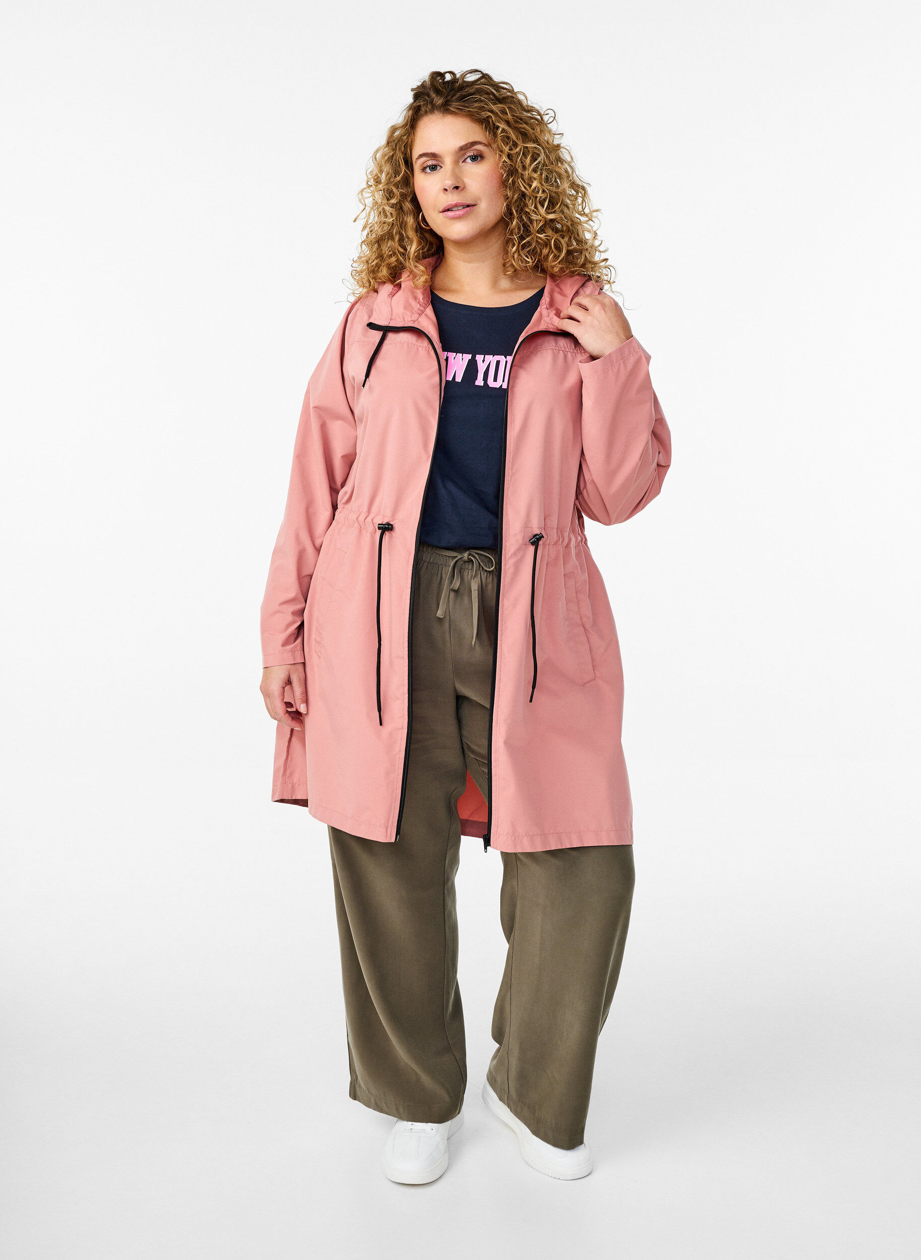 Zizzi FLASH - Vannavst&oslash;tende parkas med hette, Rosa, Model image number 1