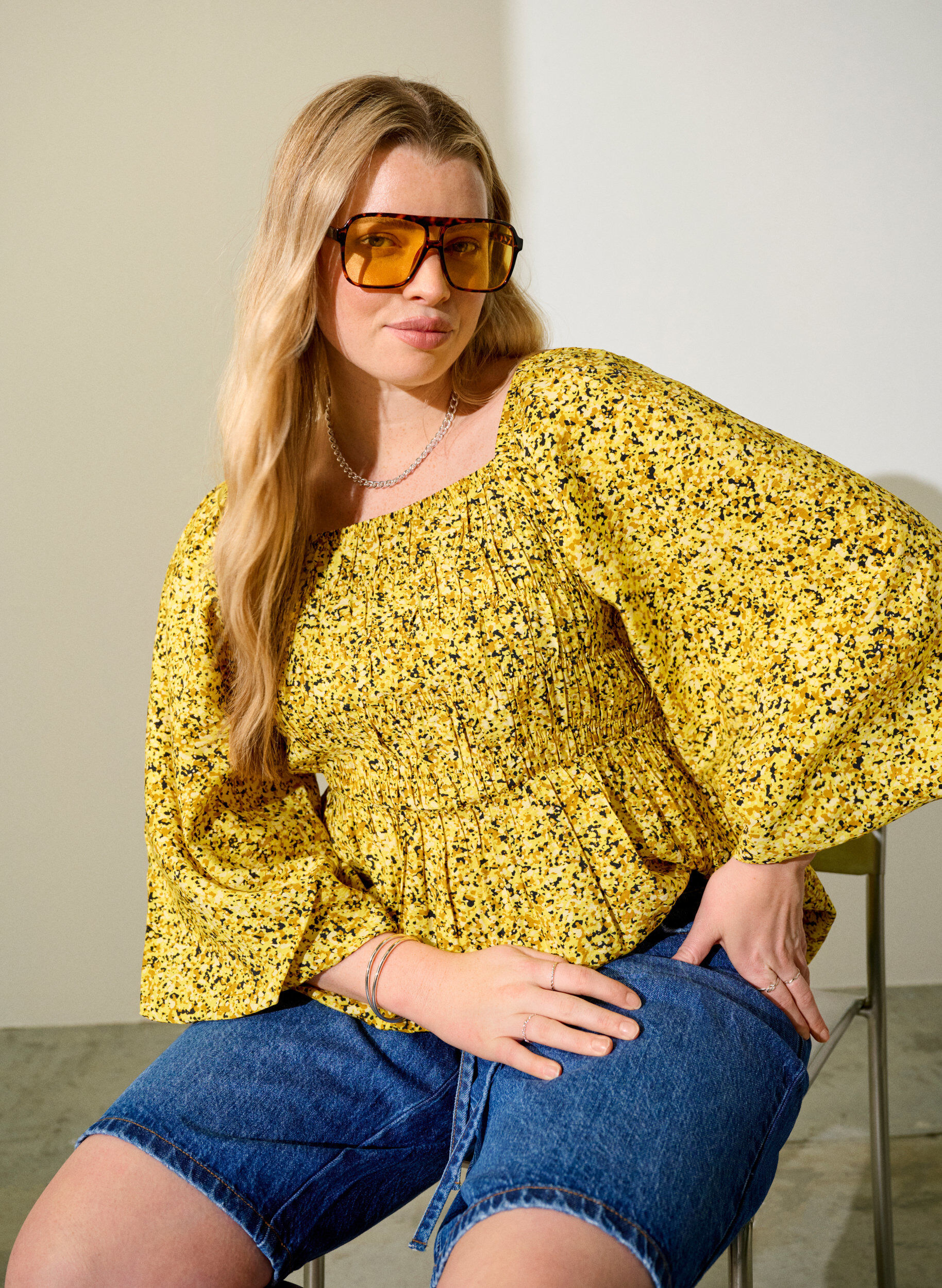 ZizziBluse med smock og firkantet utringning, Gul, Image image number 0