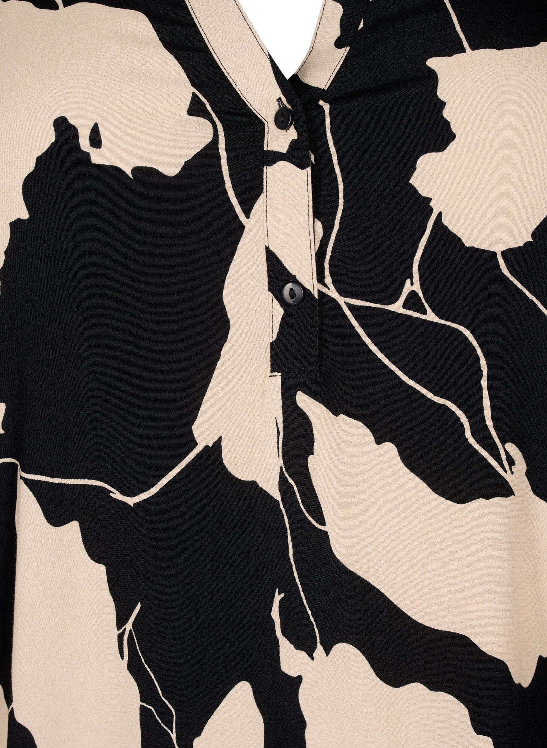 Zizzi Viskosetopp med trykk og vaffels&oslash;m, Black AOP, Packshot image number 2