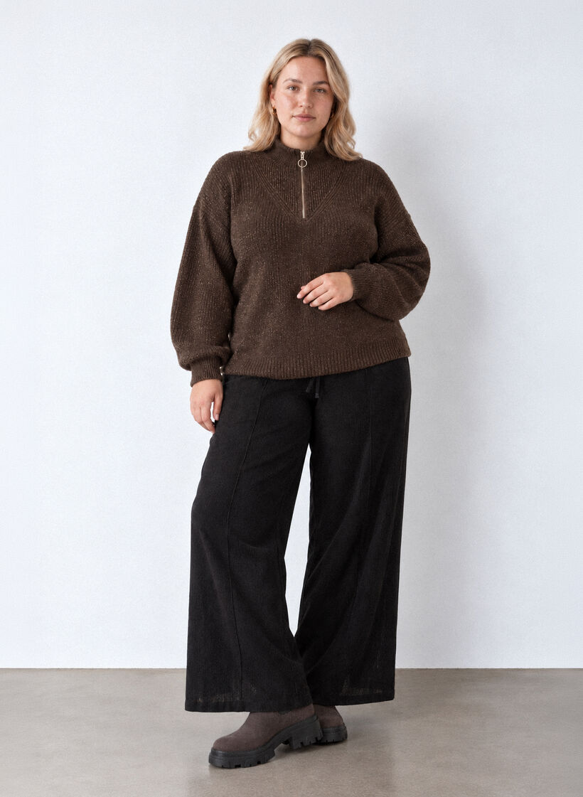 Avslappet eleganse i jordtoner, , Model
