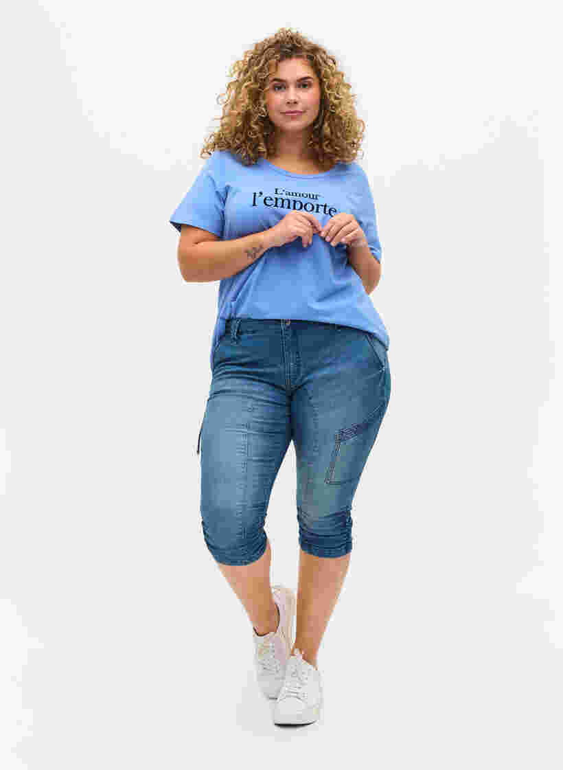 Slim fit caprijeans med lommer, Light blue denim, Model image number 4