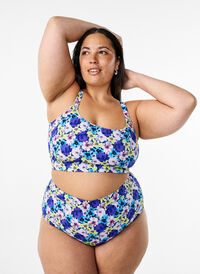 Høymidjede blomstrete bikinibukser, Lilla Høymidjede blomstrete bikinibukser, Lilla, Model