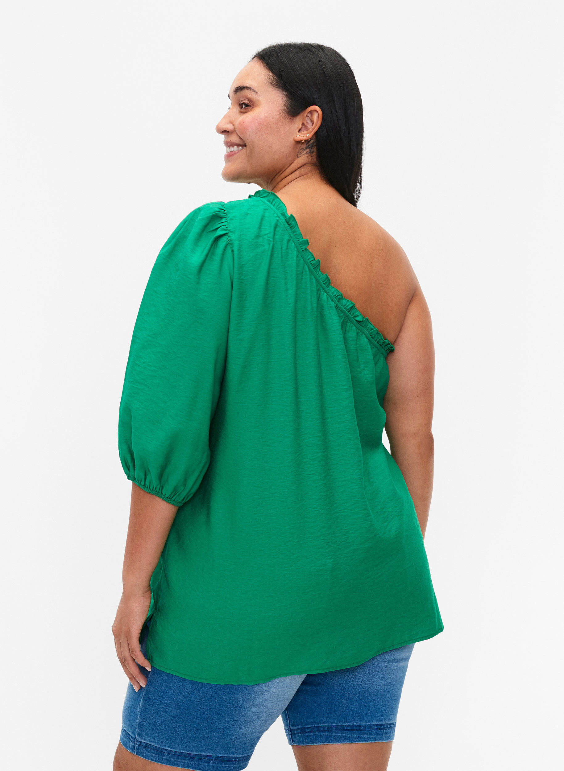 Zizzi One-shoulder bluse i viskose, Gr&oslash;nn, Model image number 2