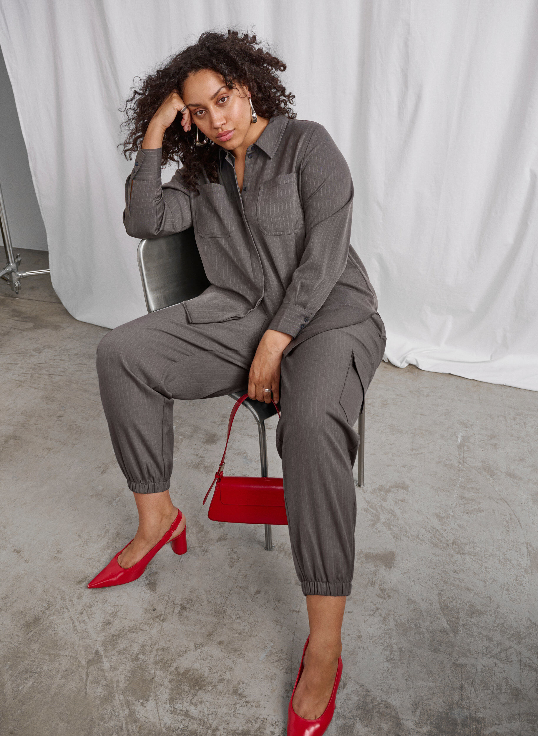 Zizzi Bukse med cargolommer og elastisk midje, Gr&aring;, Image image number 0