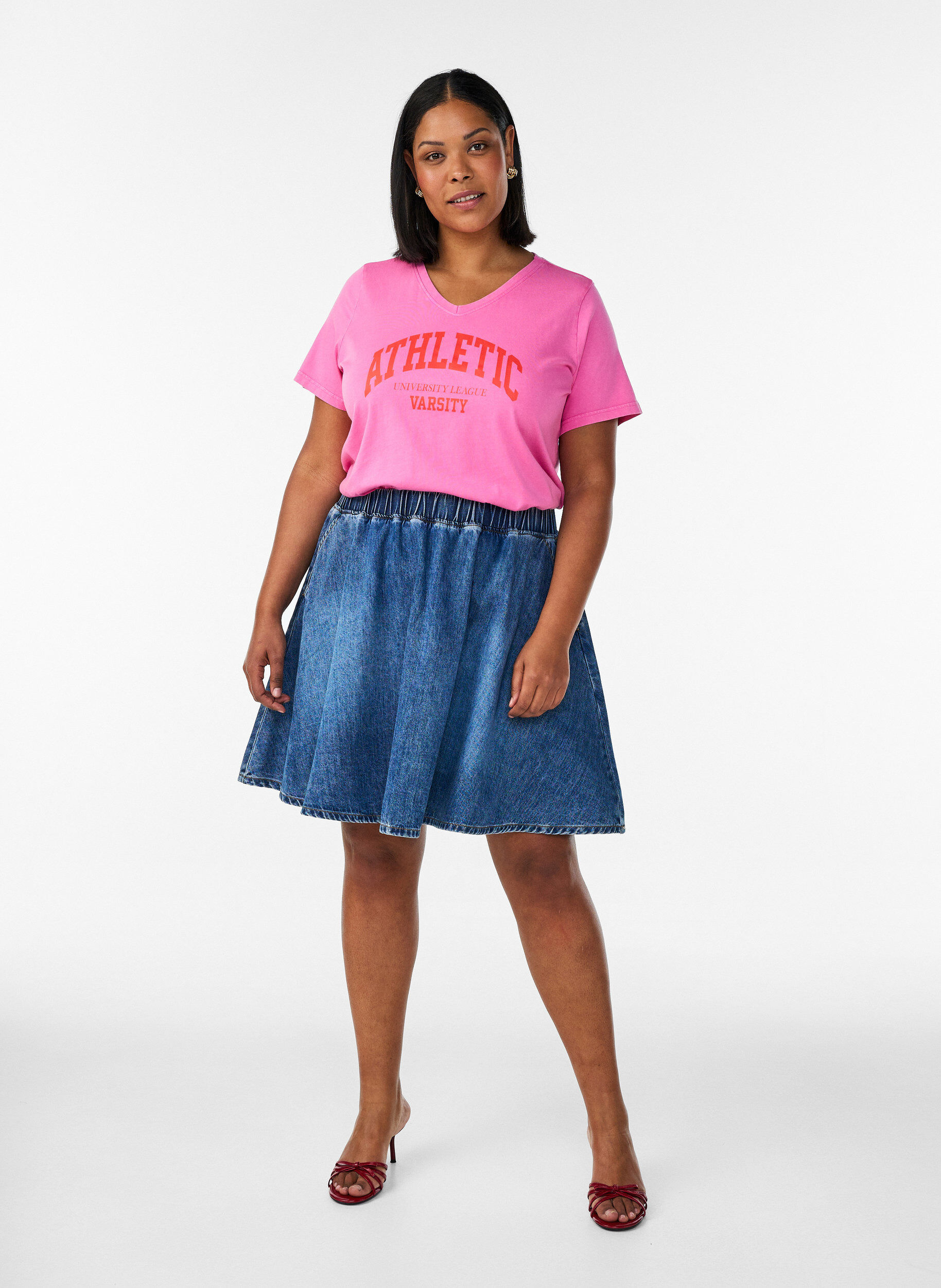 ZizziT-skjorte i &oslash;kologisk bomull med varsity-trykk og V-hals, Rosa, Model image number 1