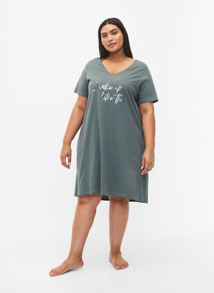 Zizzi Nattkjole i organisk bomull med V-hals, Grønn, Model image number 1