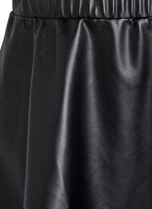 Zizzi Kort skaterskjørt i imitert skinn, Svart, Packshot image number 2