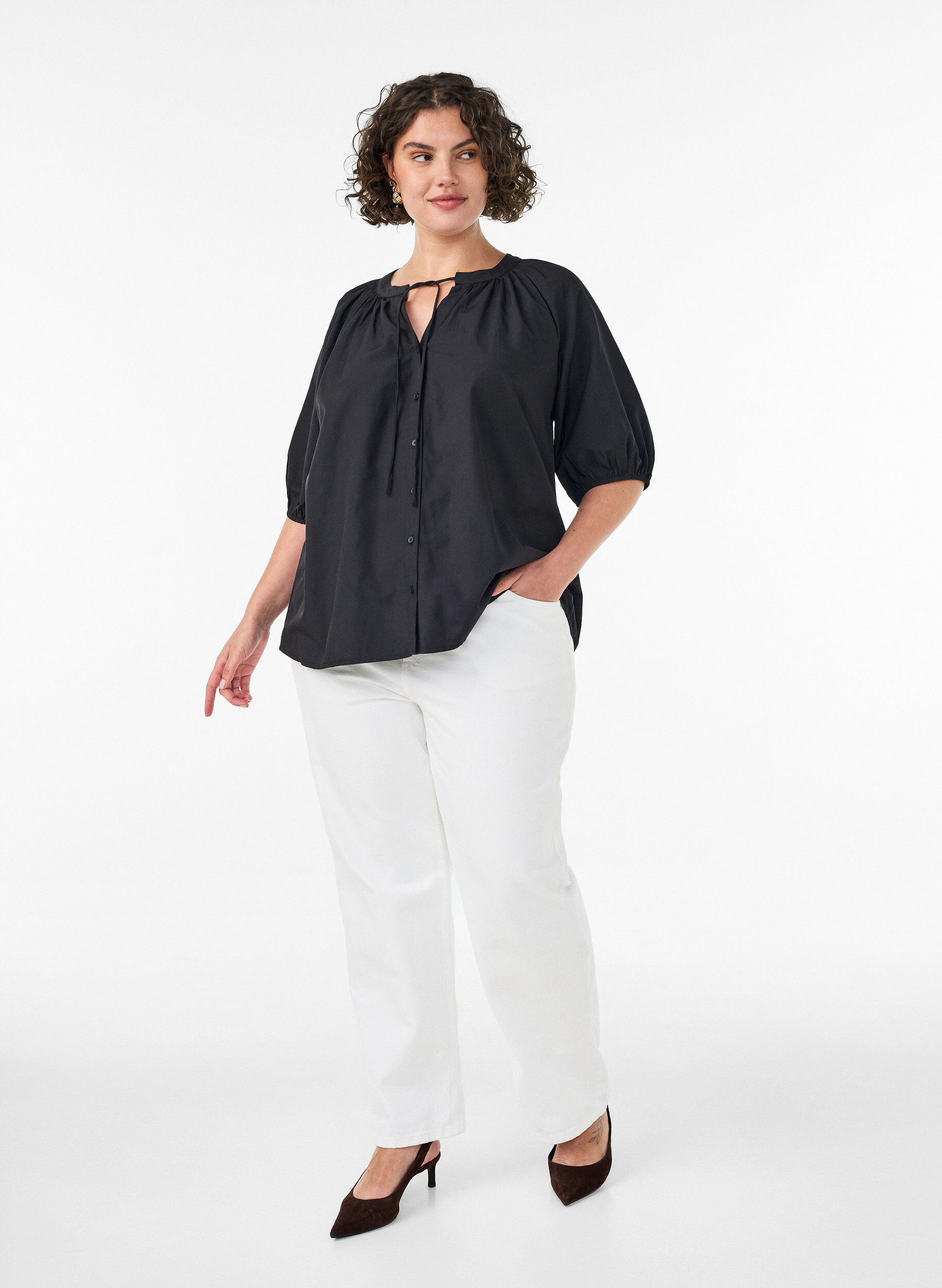 ZizziSkjortebluse med knappelukking og knytebelte, Svart, Model image number 1