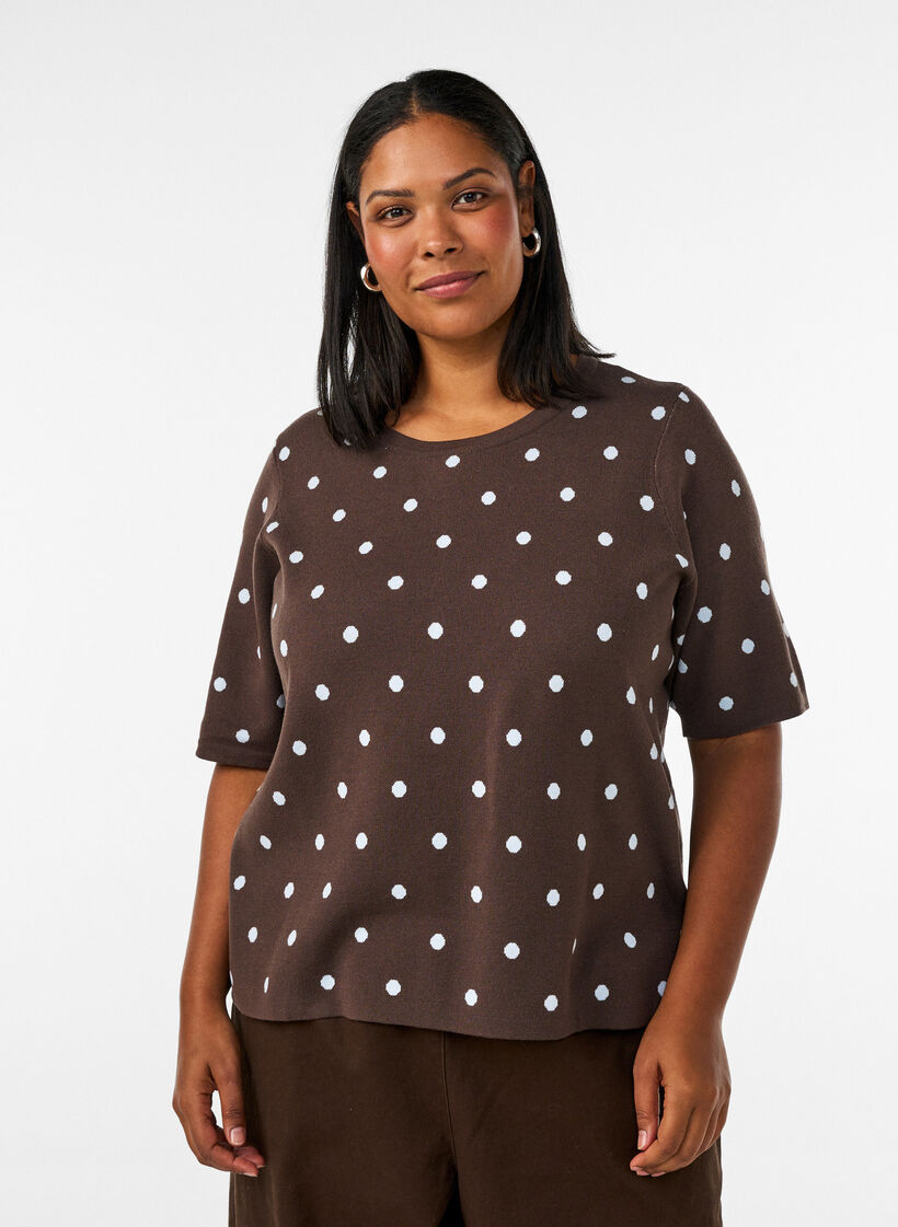 Kortermet strikkebluse med prikker, Brun, Model image number 0