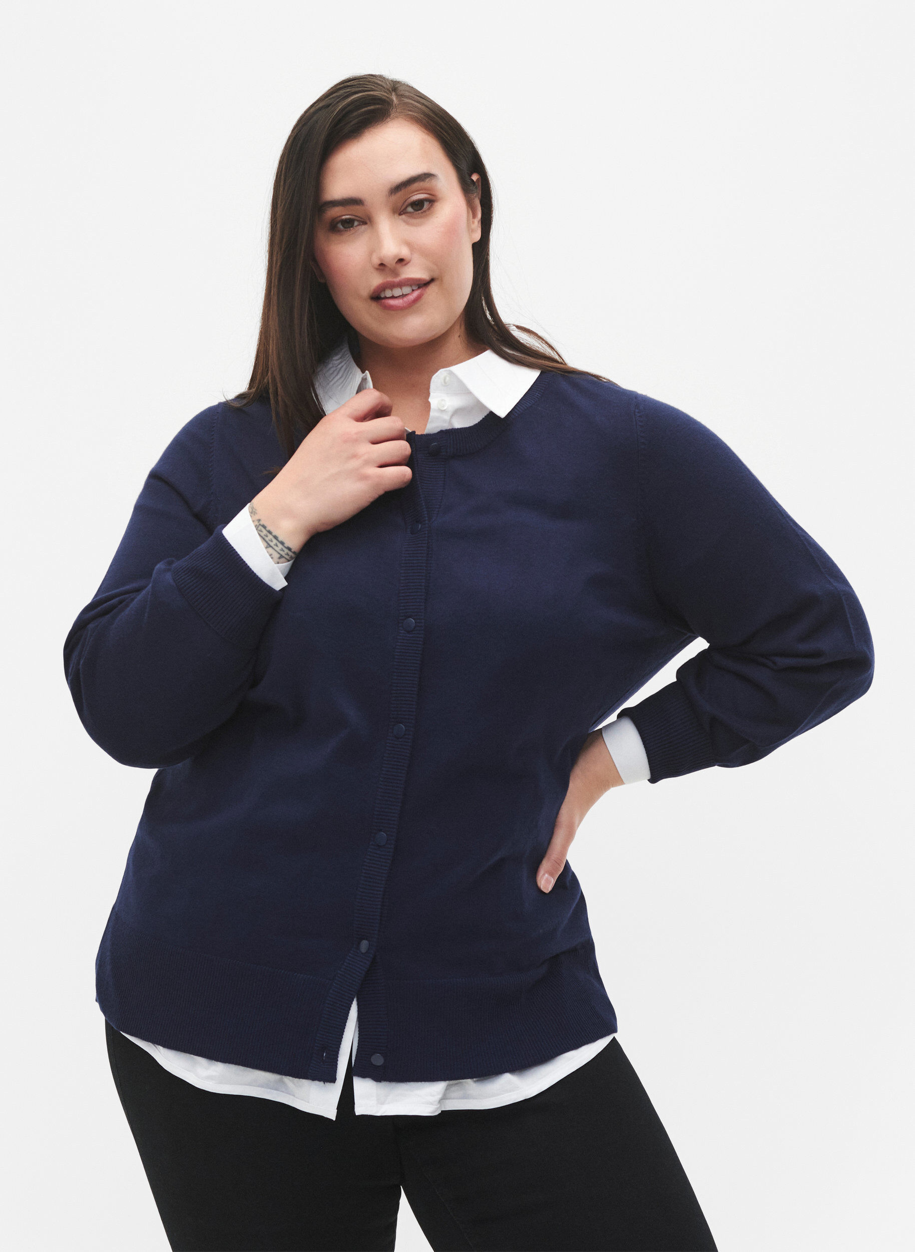 Zizzi Strikket cardigan i viskose med knapper, Navy Blazer, Model image number 0
