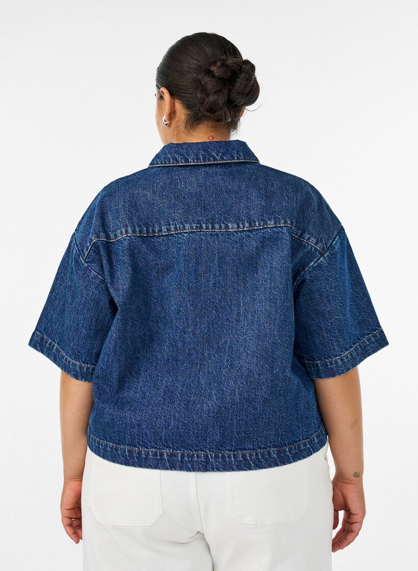 Kortermet denimjakke med knappelukking, Bl&aring;, Model image number 2