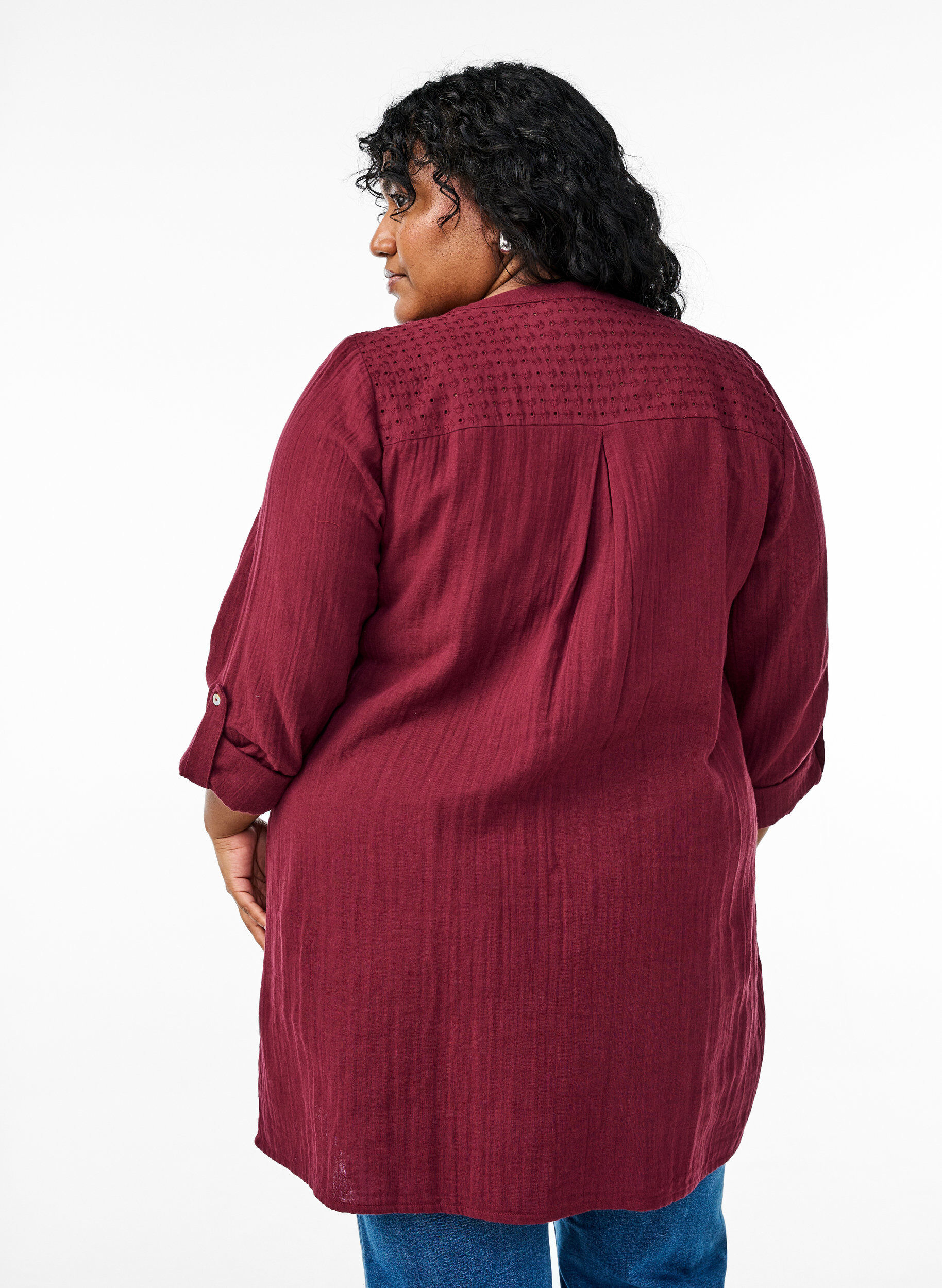 Zizzi Bomulds muslin-tunika med broderie anglaise, M&oslash;rk Bordeaux, Model image number 2