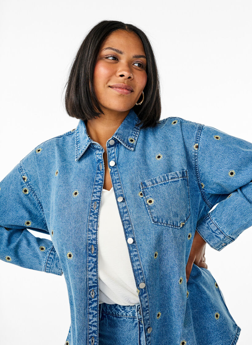 Denimskjorte med broderte blomster, L. B. D Sunflower , Model