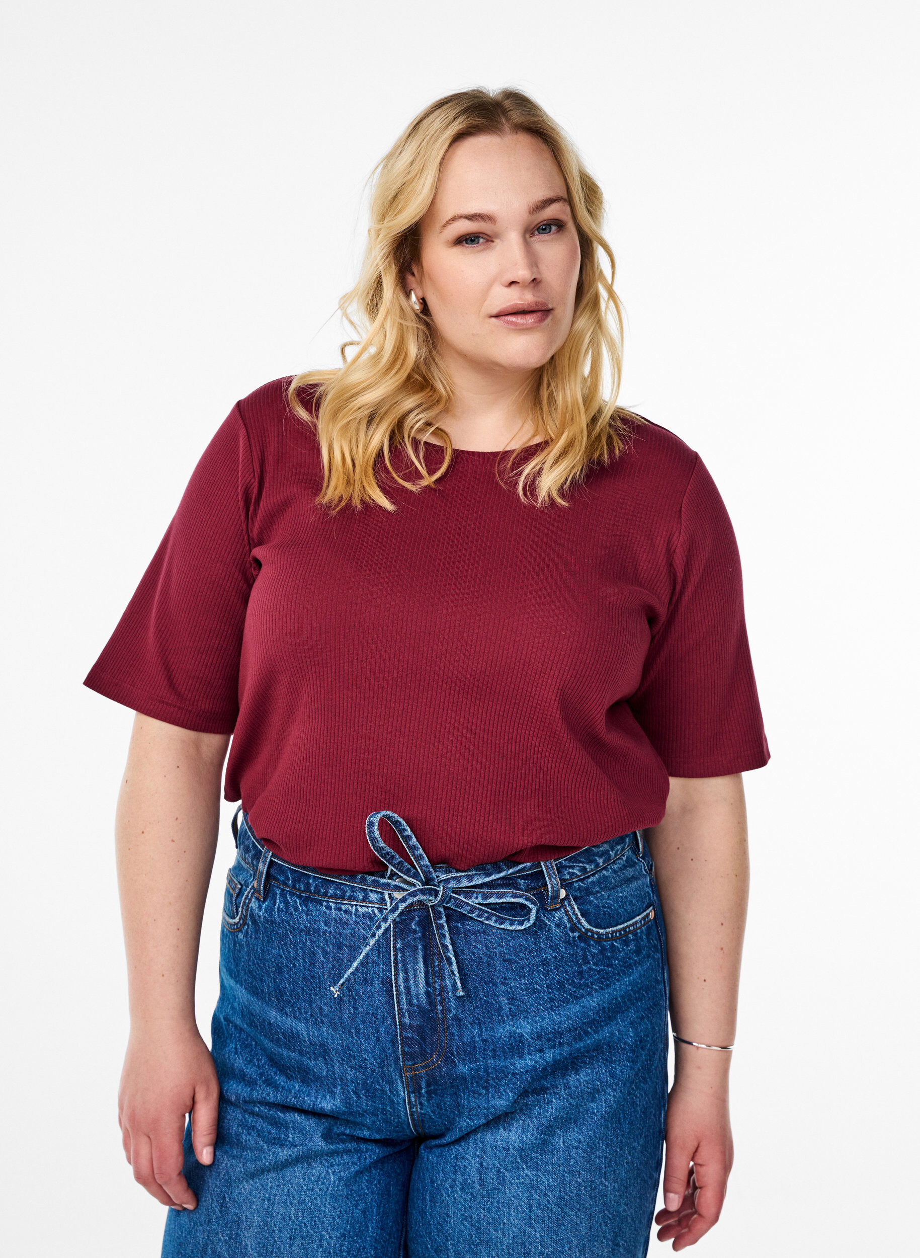 ZizziRibbestrikket jerseybluse med korte ermer, M&oslash;rk Bordeaux, Model image number 0