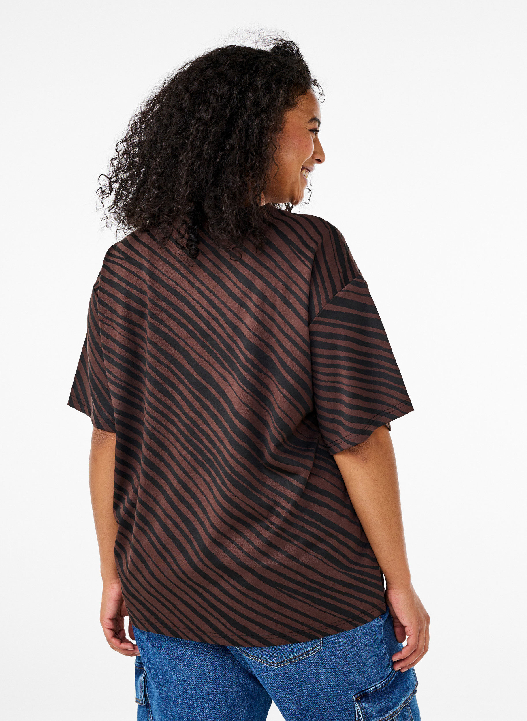 Zizzi Oversize bluse med m&oslash;nster, Brun, Model image number 2
