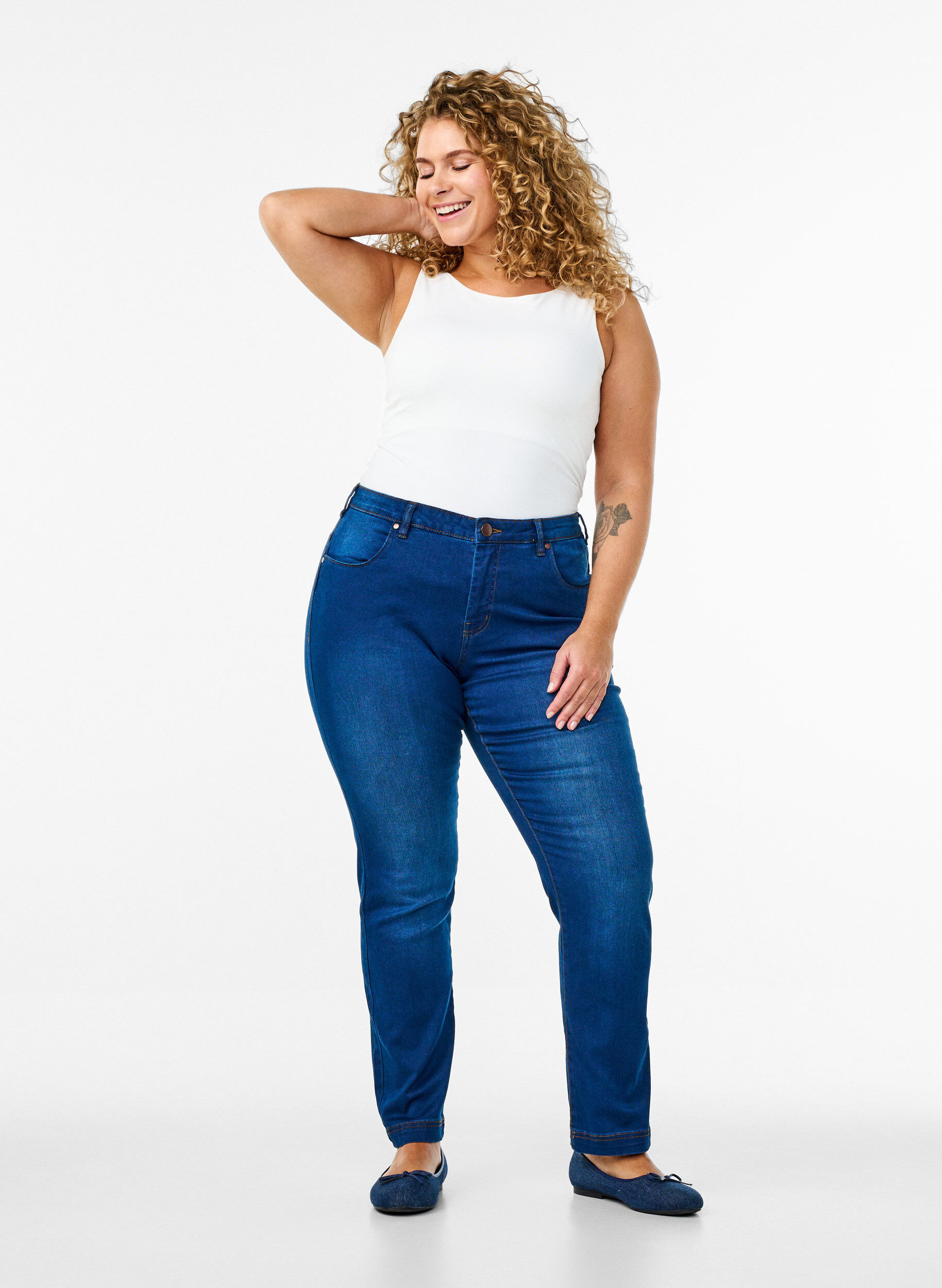 Slim fit Emily jeans med normal midje, Bl&aring;, Model