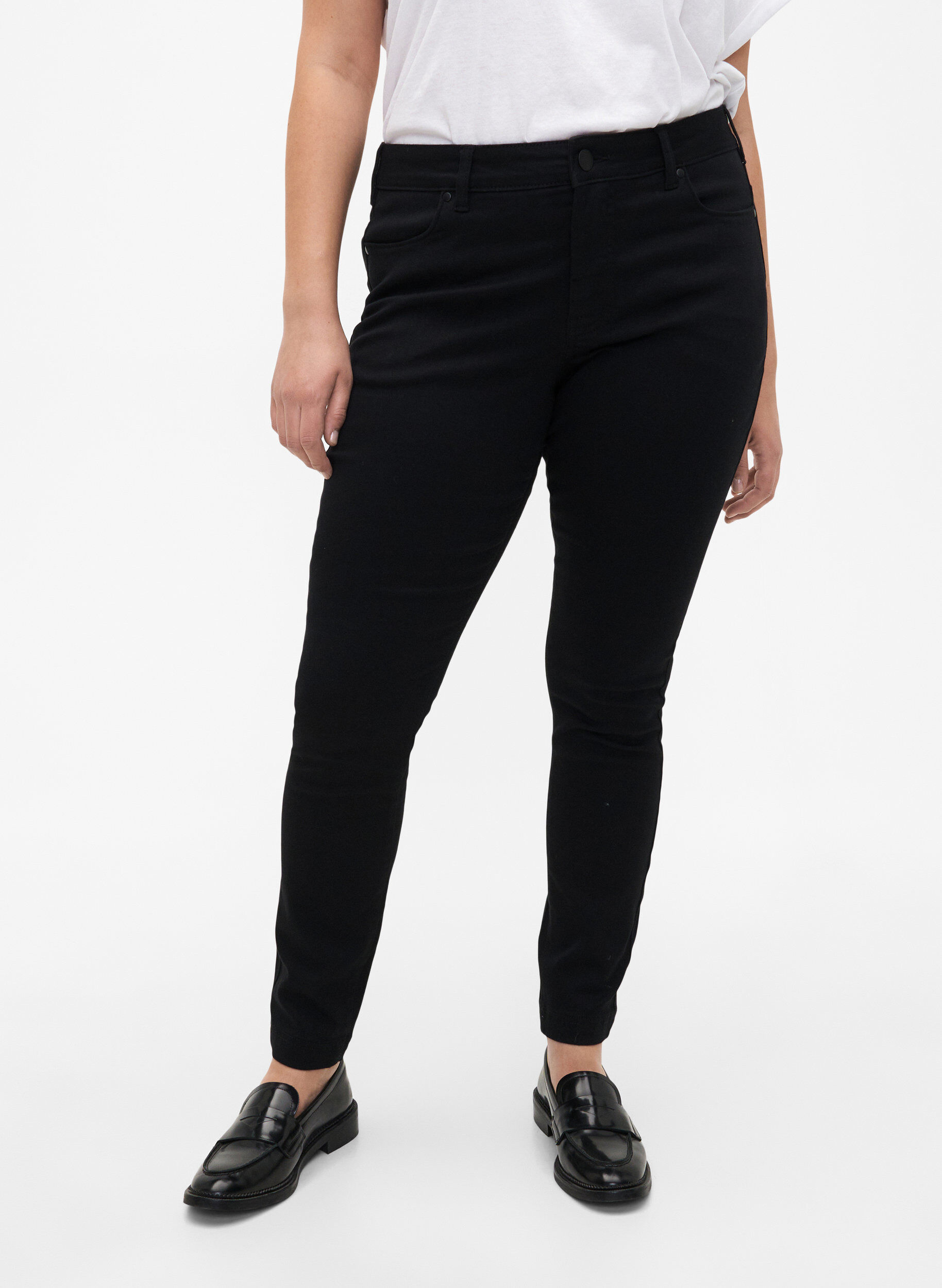 Zizzi Viona jeans med normal midje, Svart, Model image number 2