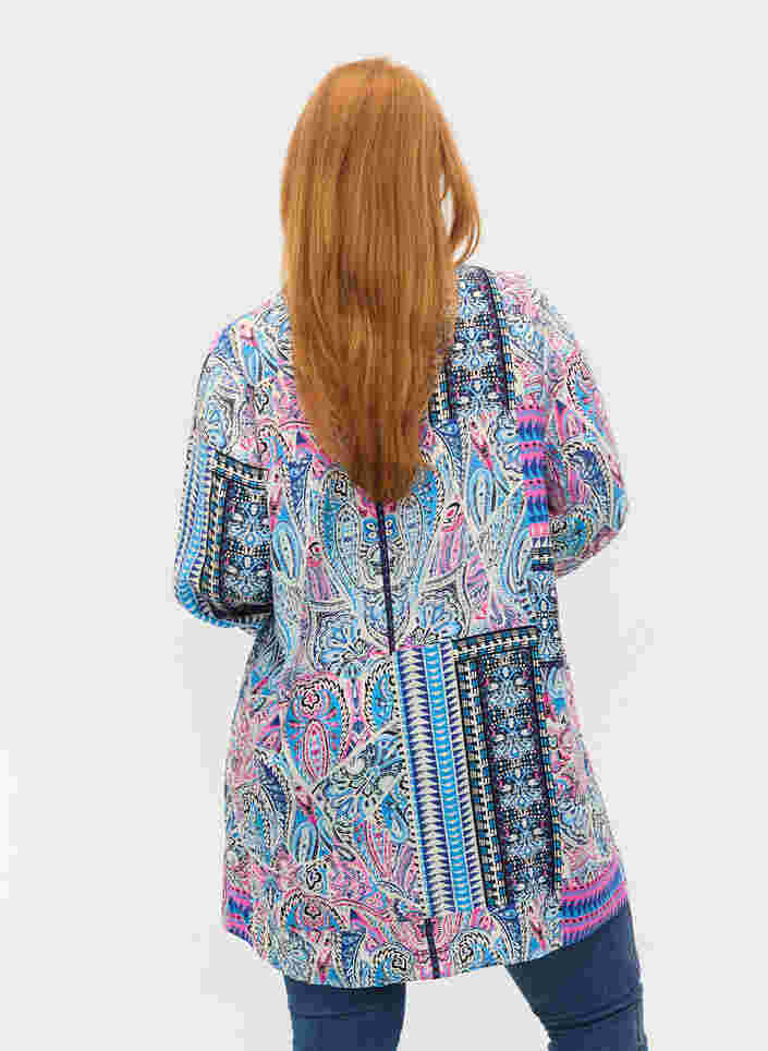 Lang viskoseskjorte i paisleymønster, Blue Pink Paisley , Model