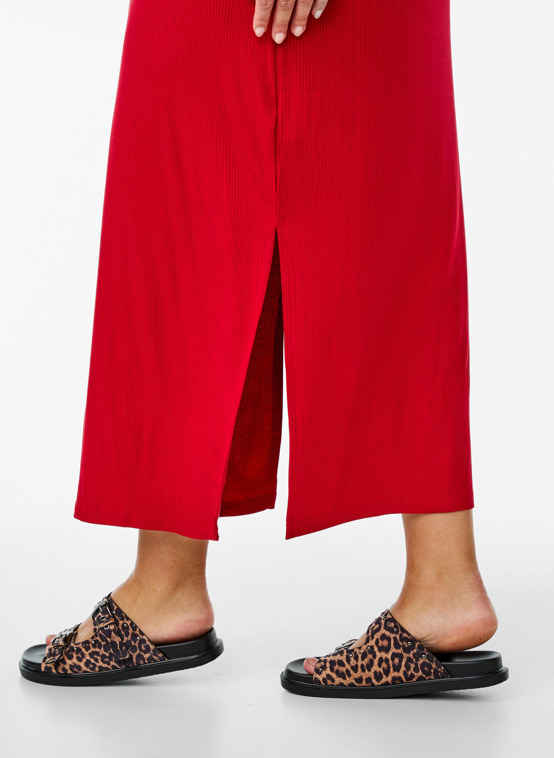 Zizzi Ermel&oslash;s kjole i ribbestrikket viskose, R&oslash;d, Model image number 2