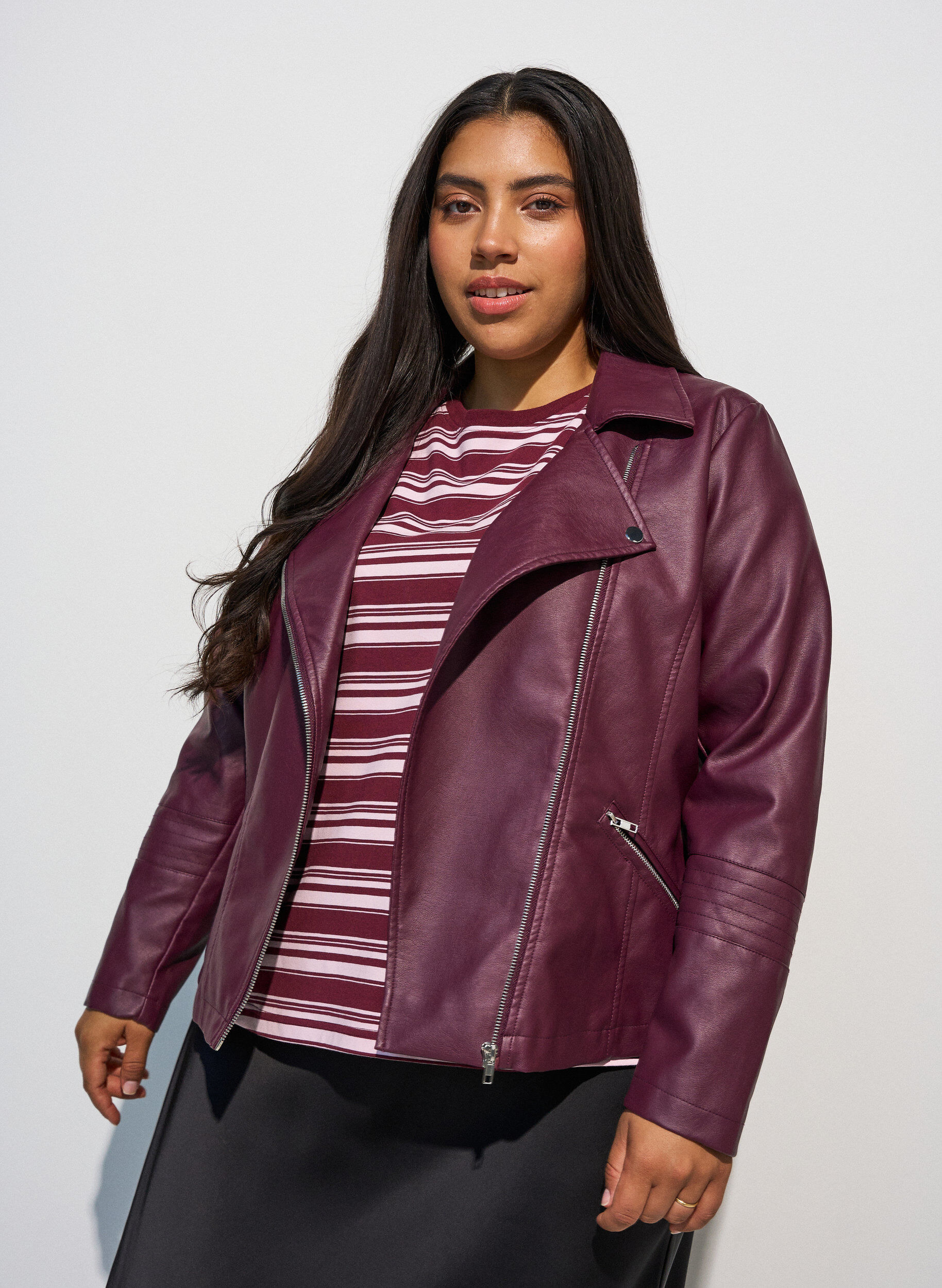 Imitert skinn bikerjakke, R&oslash;d, Model