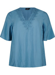 Viskosebluse med V-hals og broderidetaljer, Blue Heaven