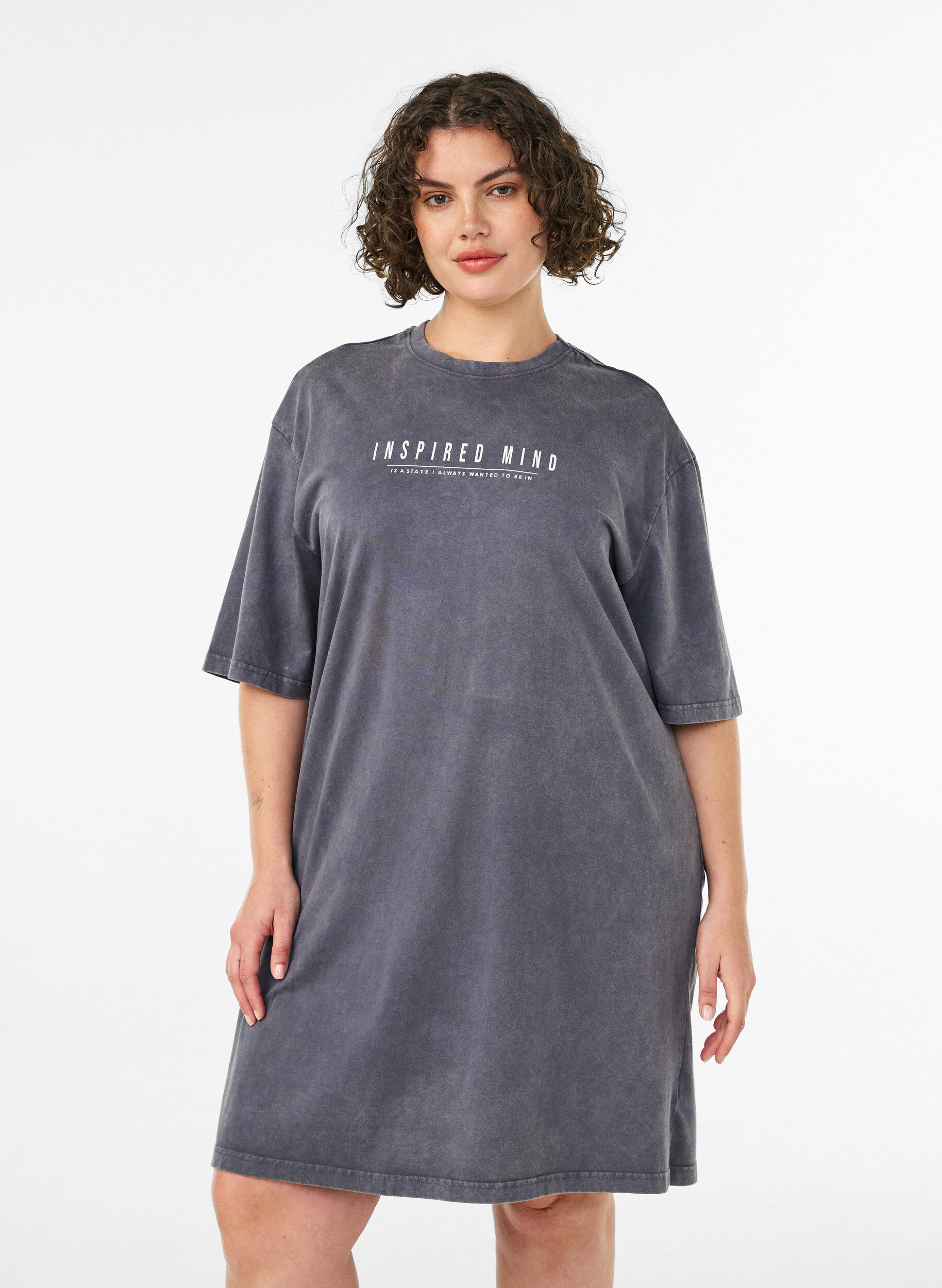 Loose T-skjortekjole med en vasket stil, Gr&aring;, Model