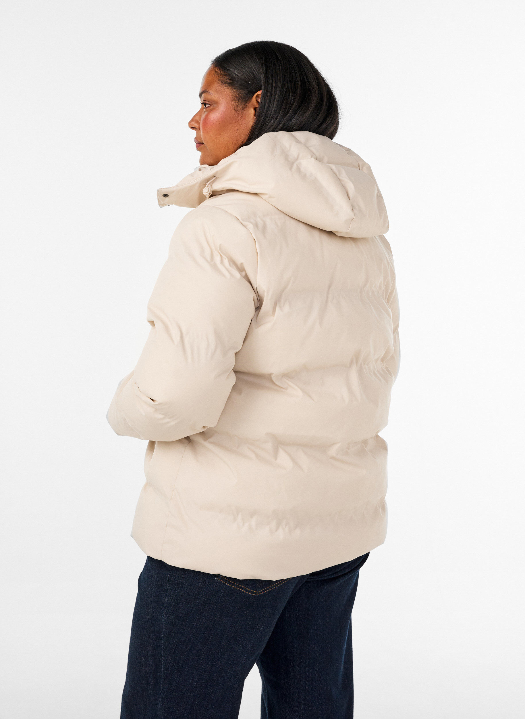 ZizziKort pufferjakke med avtagbar hette, Vanilje, Model image number 2