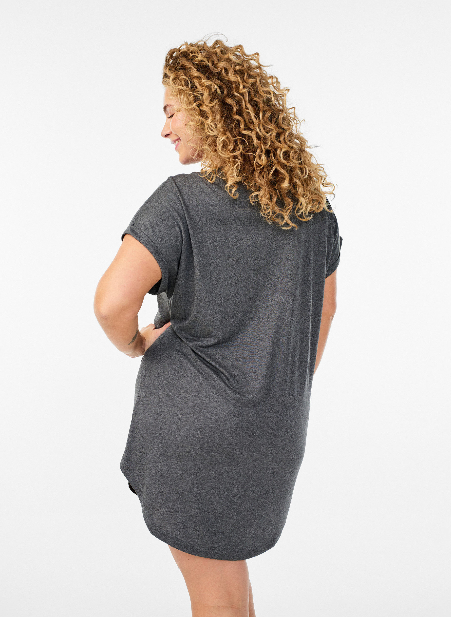 Zizzi Kortermet nattkjole med teksttrykk, Svart, Model image number 2