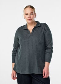 Strikkebluse med krage og flettemønster, Grønn Strikkebluse med krage og flettemønster, Grønn, Model