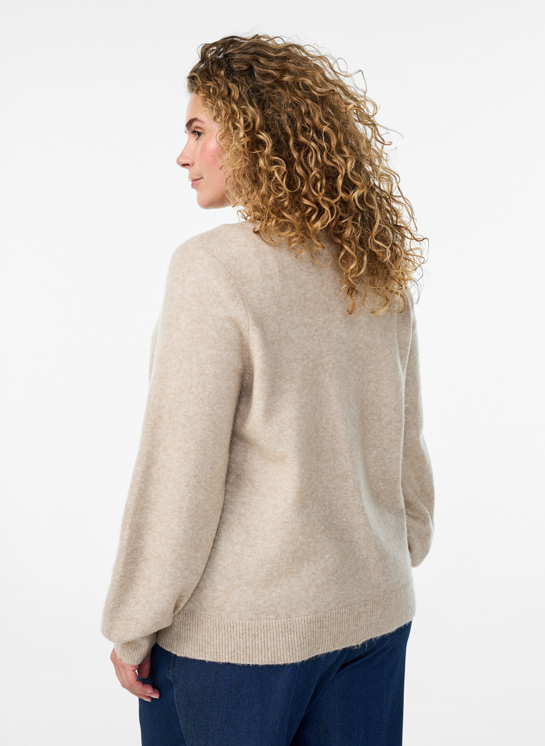 ZizziCardigan i myk strikk med gullfargede knapper, Beige, Model image number 2