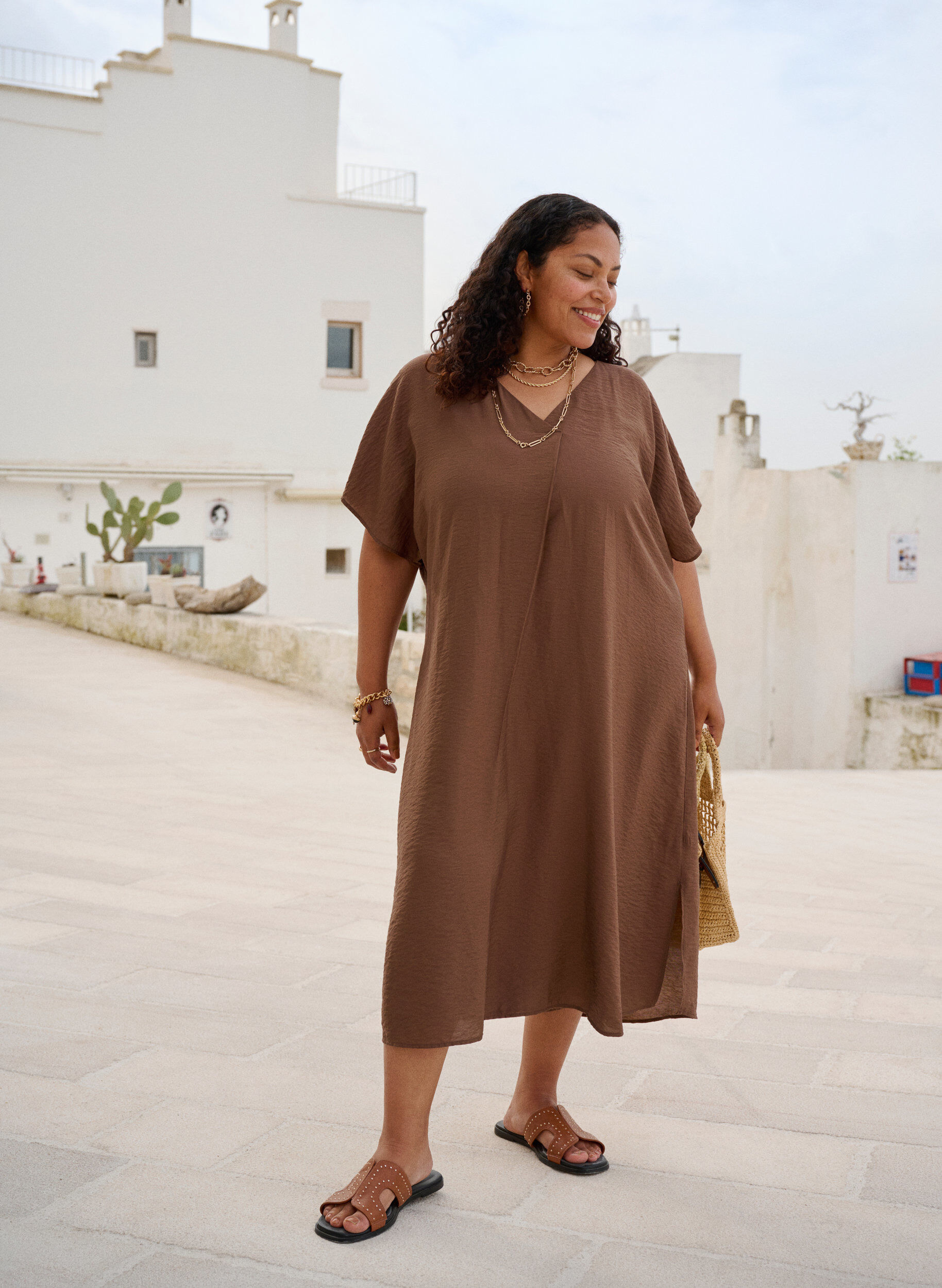 Zizzi Kjole med V-hals i viskose, Brun, Image image number 0