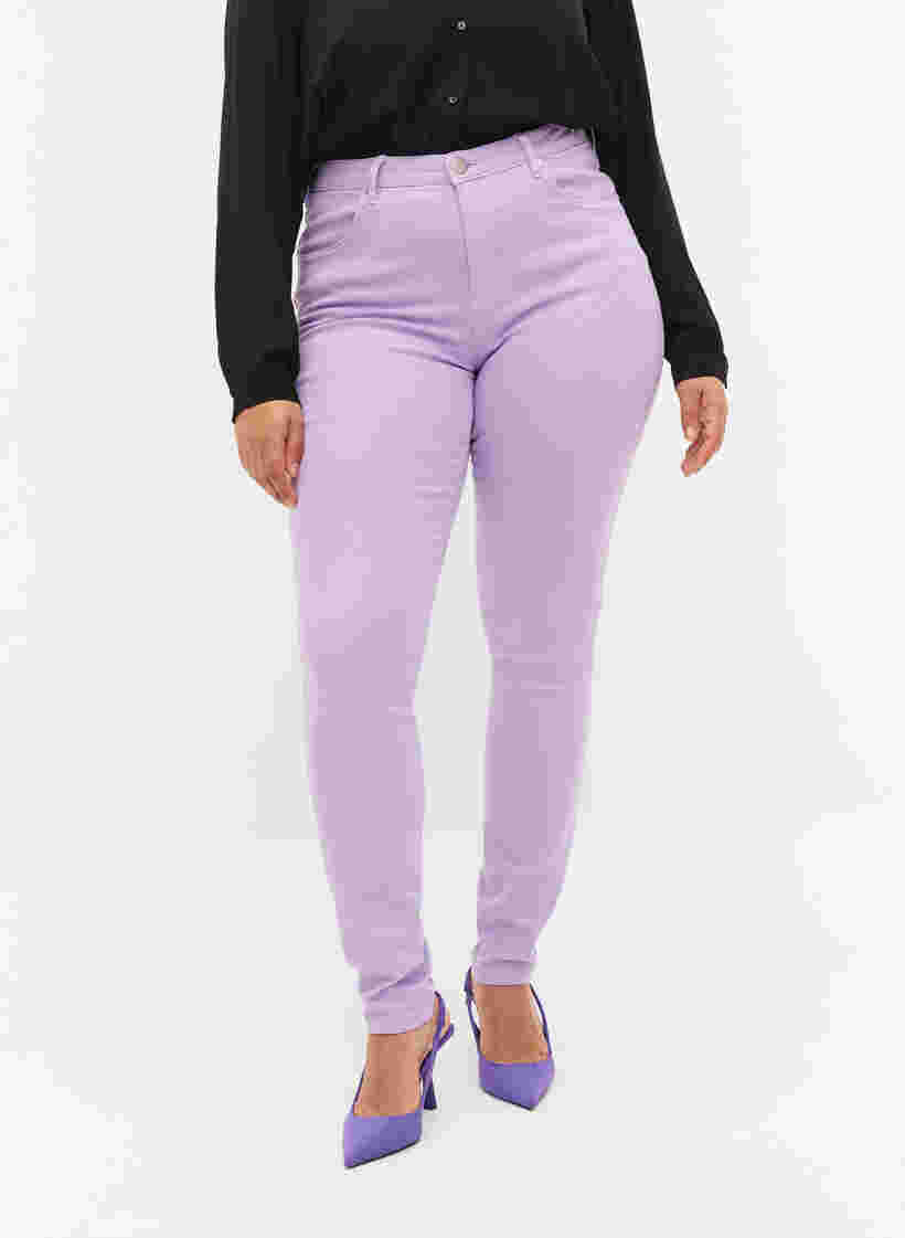 Amy jeans med høyt liv og utrolig slim fit, Lavender, Model image number 3