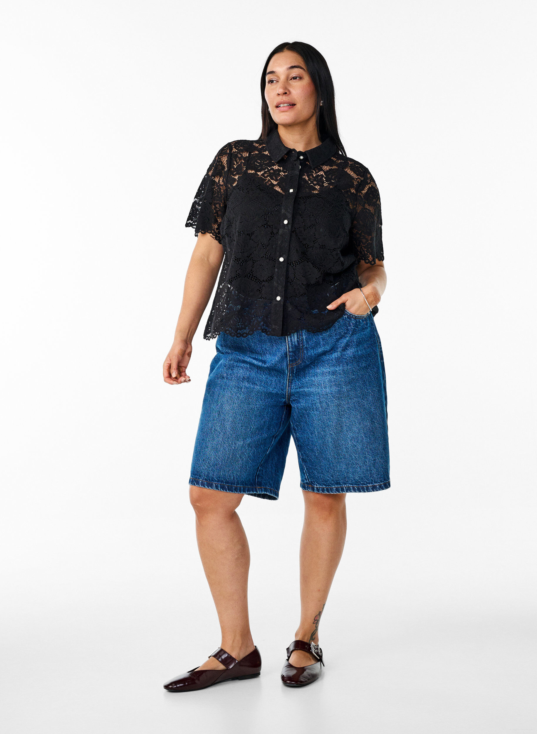 ZizziSkjortebluse i blonde med perleknapper, Svart, Model image number 1