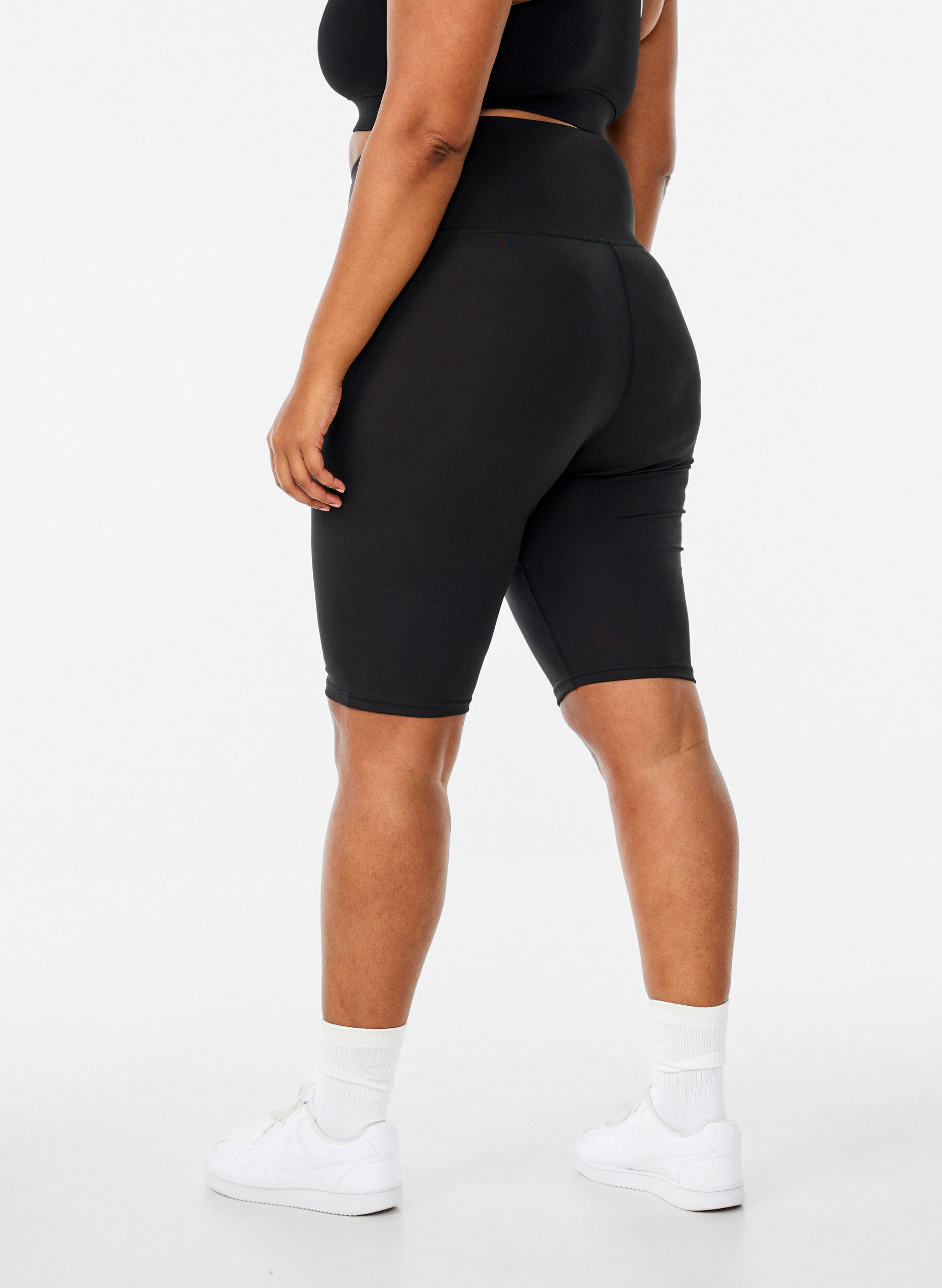 Zizzi Lange tettsittende treningsshorts, Svart, Model image number 2