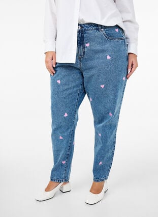 Zizzi Mille mom-fit jeans med broderi, Blå, Model image number 3