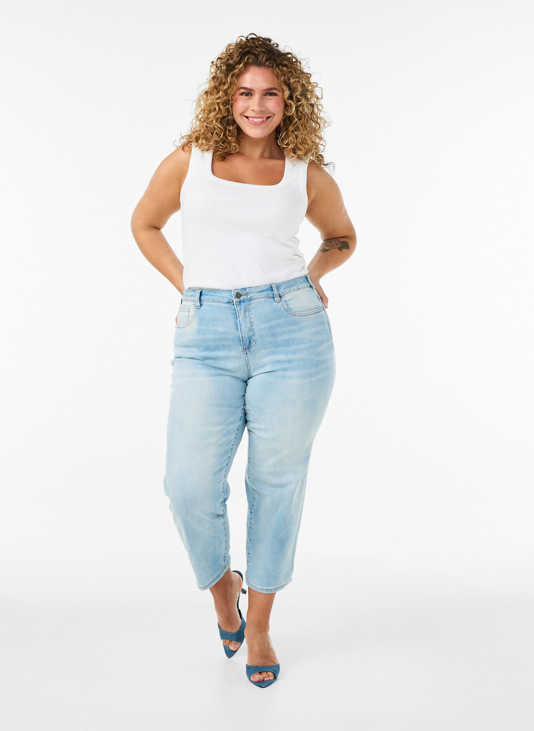 7/8-jeans med en liten brett og h&oslash;yt liv, Bl&aring;, Model