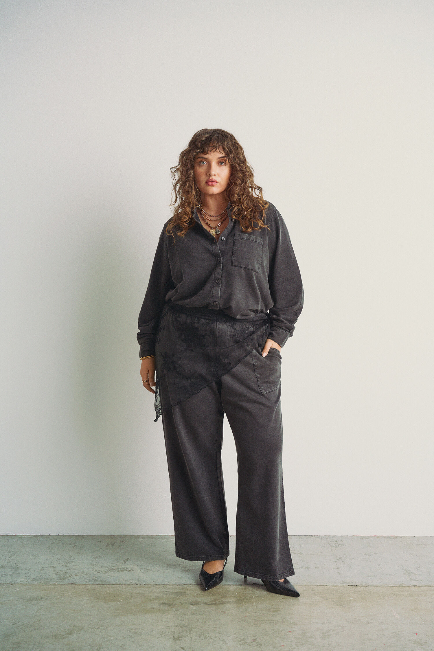 Matchende gr&aring;tt sett med detaljer, , Model