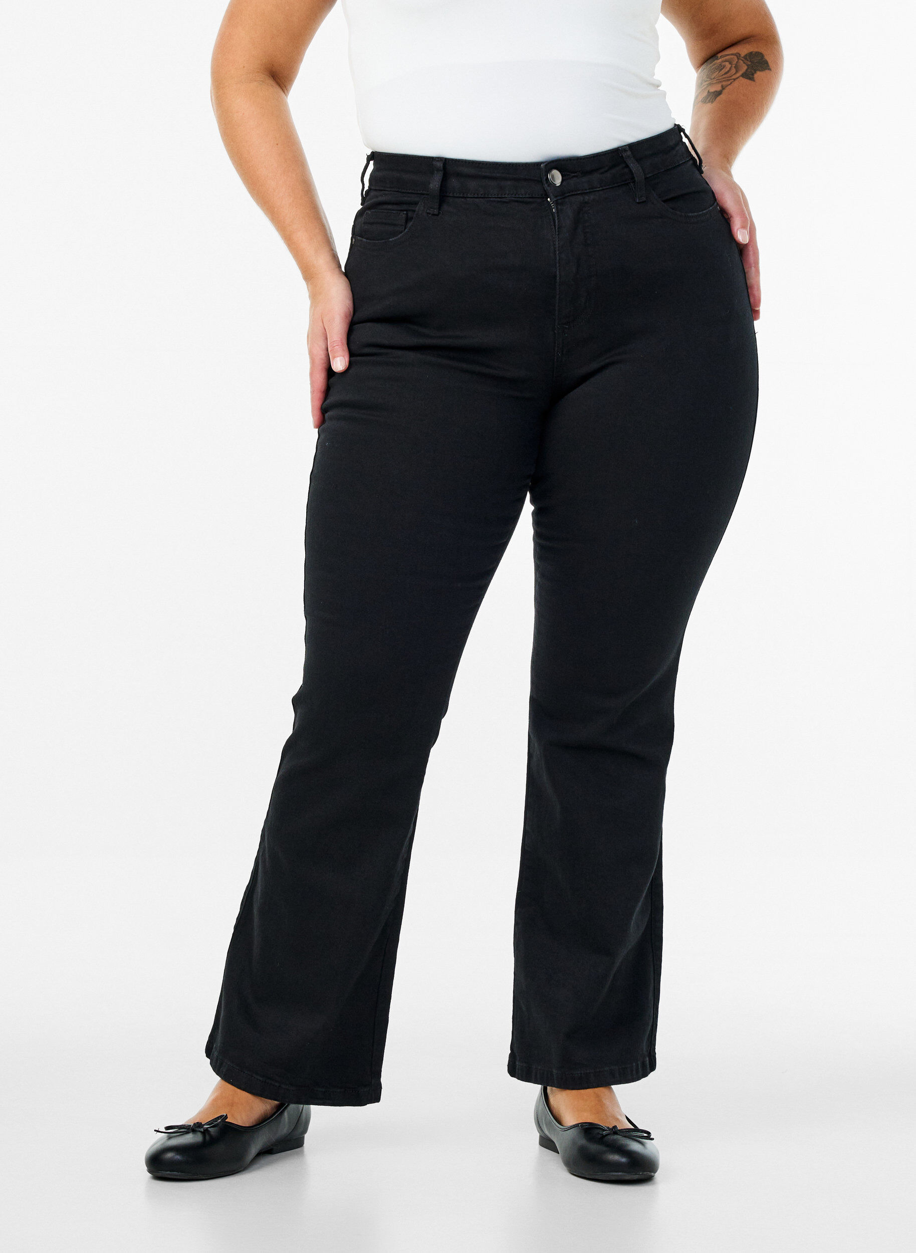 Zizzi Ellen bootcut jeans med h&oslash;y midje, Svart, Model image number 2