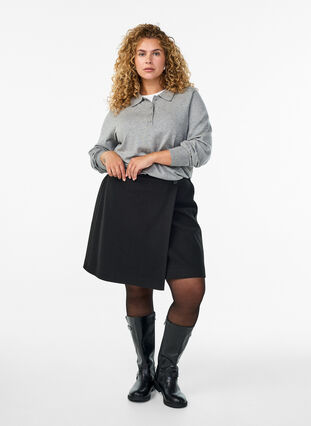 Zizzi Omslag miniskjørt med knappdetaljer, Black, Model image number 3