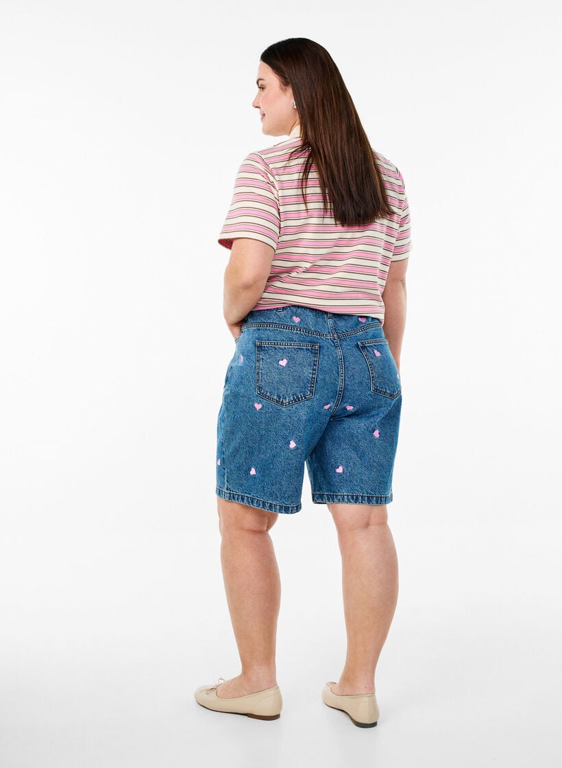 Dongerishorts med h&oslash;y midje, med broderte hjerter, Bl&aring;, Model image number 2