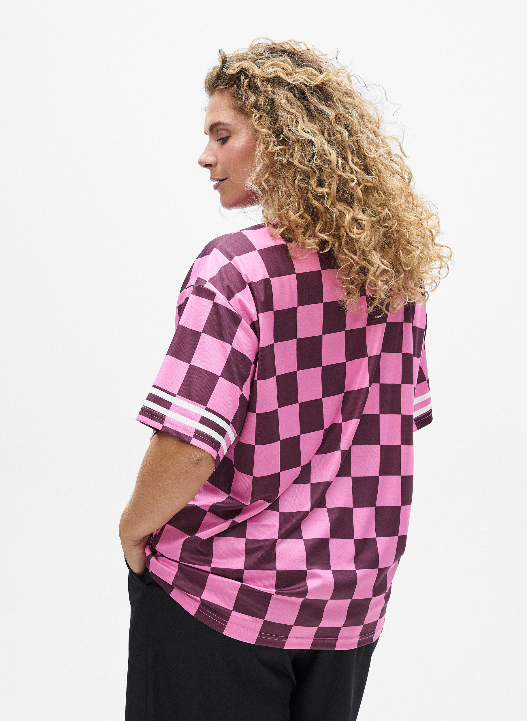 Zizzi Sporty T-skjorte med ruter og teksttrykk, R&oslash;d, Model image number 2