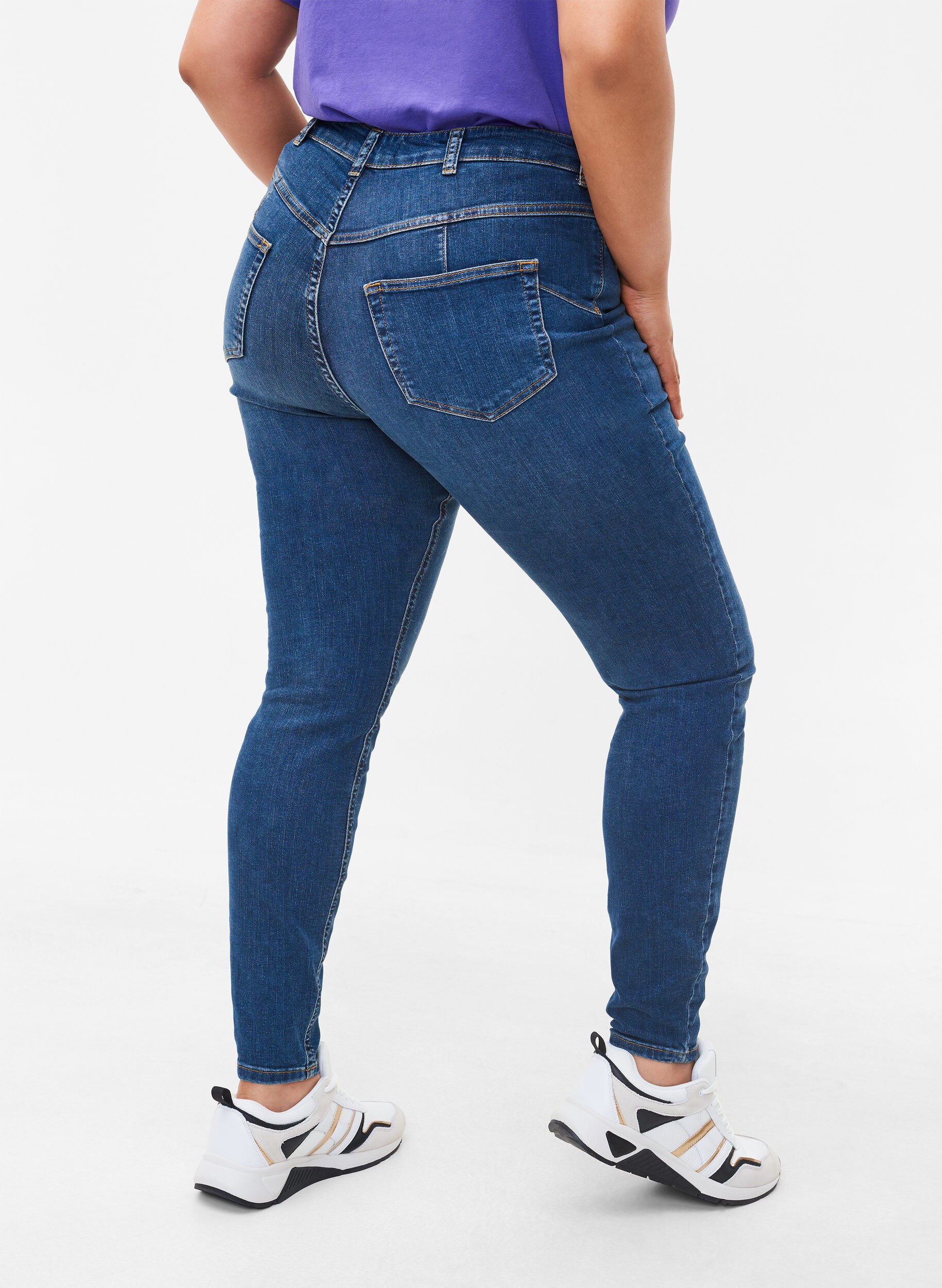Zizzi Amy jeans med h&oslash;yt liv og push-up, Blue denim, Model image number 1