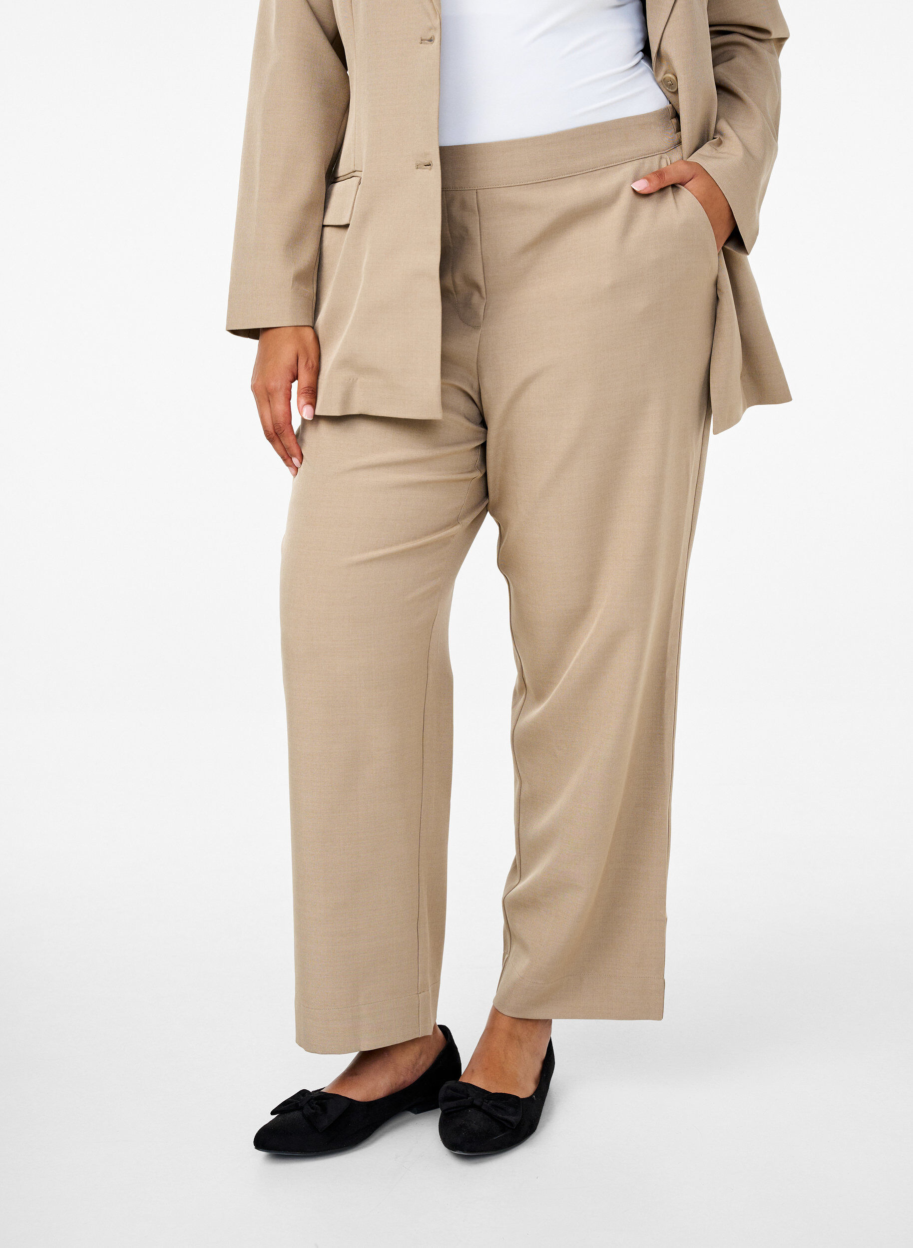 Zizzi FLASH - L&oslash;se bukser med lommer, Weathered Teak Mel, Model image number 2