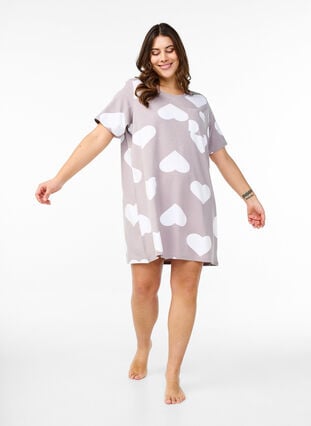 Zizzi Lang nattskjorte i en modalblanding med hjerter, Grå, Model image number 1